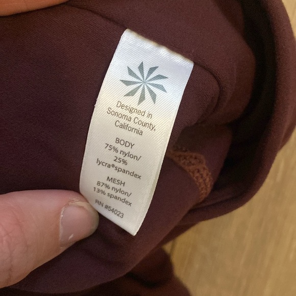 Athleta | Cropped Maroon Leggings with Side Detailing | Size Medium - Picture 7 of 7